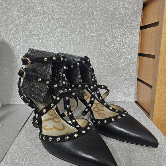 Black Studded Women's Shoes - Picture 3 of 4